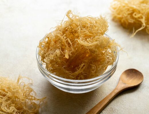 how much sea moss to take daily in a bowl on counter with wood spoon